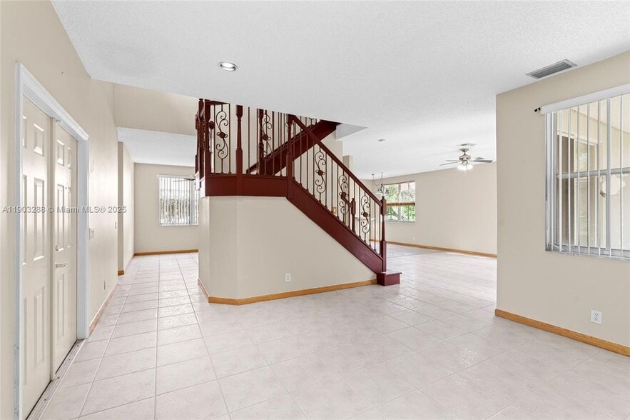 Building Photo - 4490 Foxtail Ln