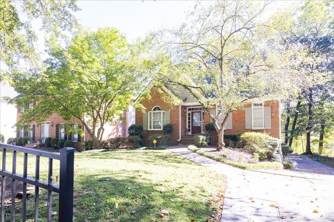 Building Photo - Spacious 4/3.5 in Highly Sought-After Buck...