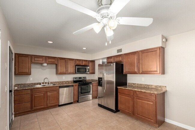 Building Photo - 3-Bedroom, 2-Bath Home with Spacious Backy...