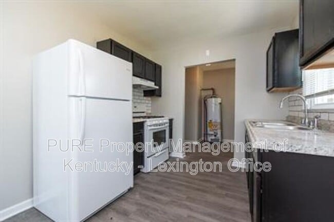 Building Photo - 817 Marcellus Dr
