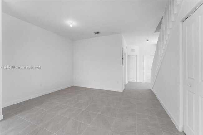 Building Photo - 2803 SE 26th Ave