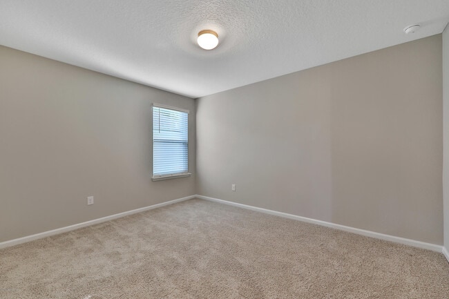 Building Photo - 589 Glasgow Dr