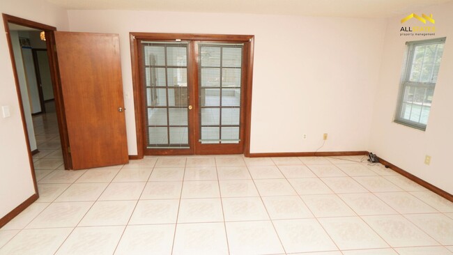 Building Photo - 3826 N Lake Orlando Pkwy