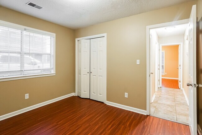 Building Photo - 511 Laurel Woods Trail