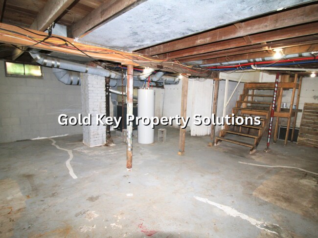 Building Photo - MUNCIE 3 BR 1 BA House with Carport and Large Yard (SECTION 8 APPROVED)