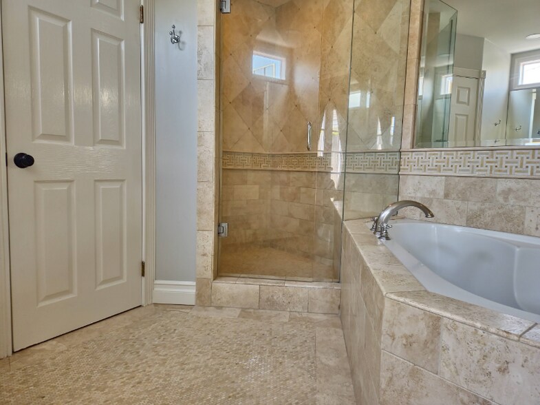 Building Photo - 1219 Essex Ln