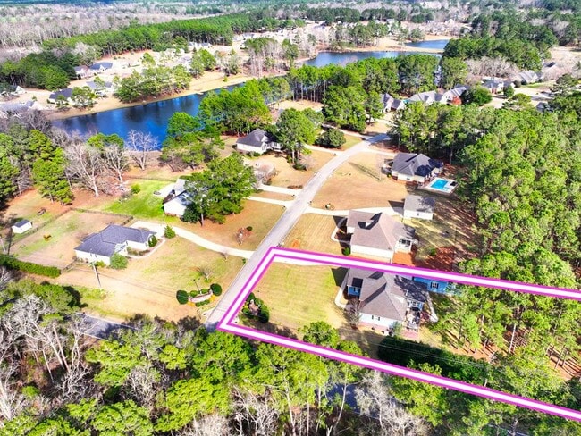 Building Photo - 100 Sweetbriar Lakes Dr