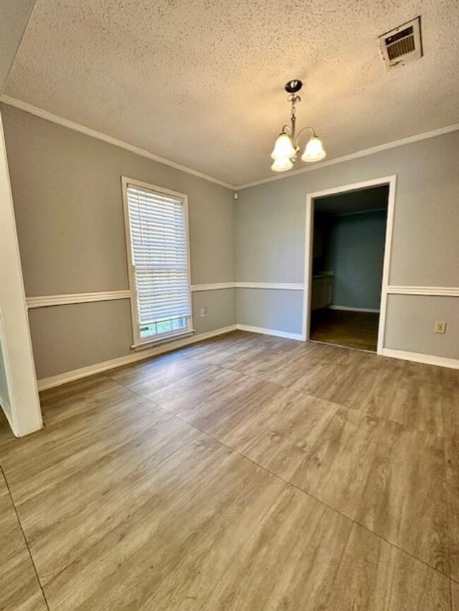 Building Photo - HALF OFF FIRST MONTH!! Very Nice 2 Bedroom...