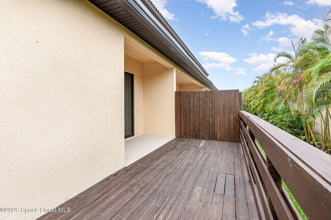Building Photo - 735 Lanai Cir