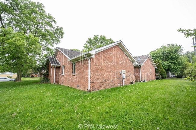 Building Photo - 406 Tulip Dr
