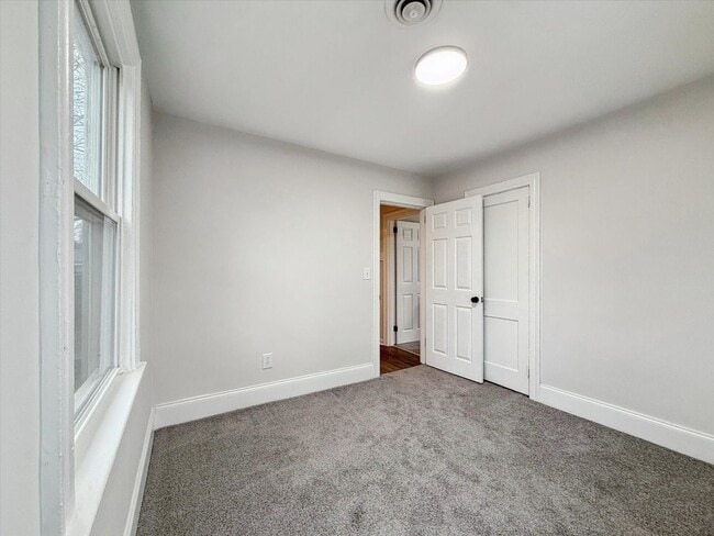 Building Photo - Renovated home in Heart of Hampton Roads