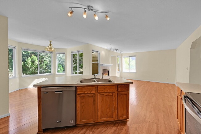 Building Photo - $2,795.00, 3-bed, 3.5-bath with bonus room...