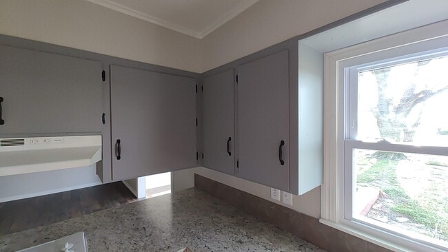 Building Photo - 2025 N 432