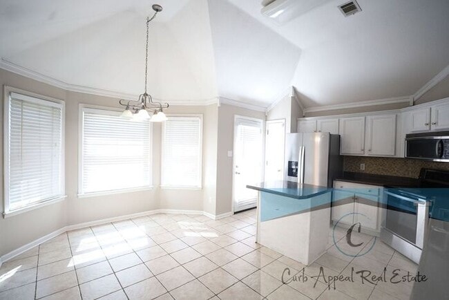Building Photo - Beautiful 3 bed/ 2 bath home - fireplace, ...