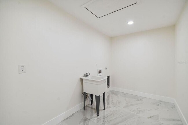 Building Photo - 4910 W San Miguel St