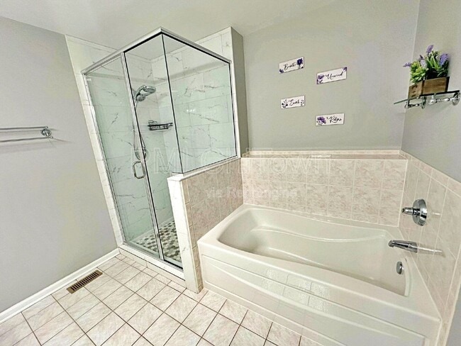 Building Photo - 5682 Cambridge Way