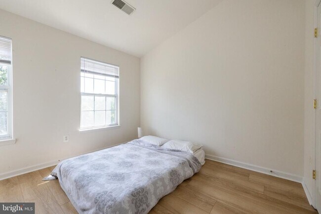 Building Photo - 2456 Covered Wagon Ct