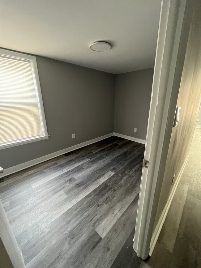 Building Photo - 3030 W 2nd St