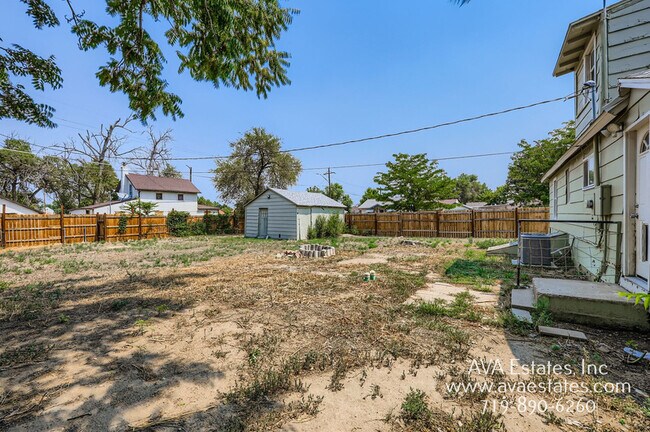 Building Photo - 1739 E 5th St
