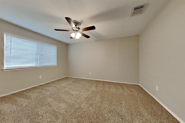 Building Photo - 16907 Spruce Run Dr