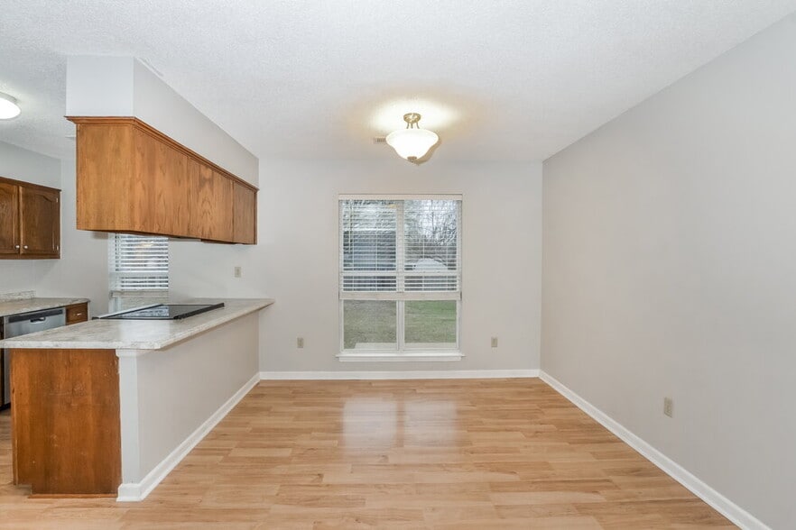 Building Photo - 5850 Waverly Dr