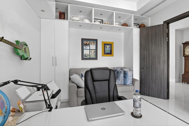 Building Photo - 334 Isle of Capri Dr