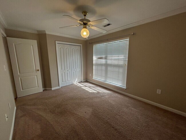 Building Photo - 5988 Vinemont Dr NW
