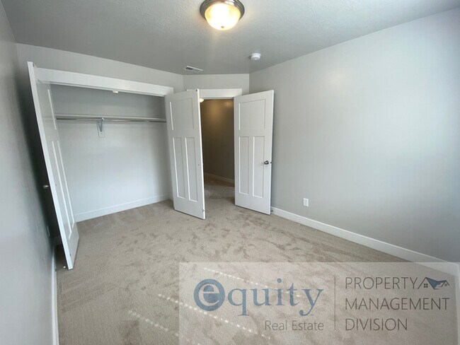 Building Photo - 16102 S Truss Dr