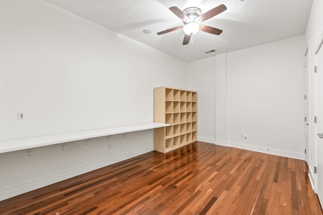 Building Photo - The Gallery Lofts, 2 Bedroom Condo minutes...