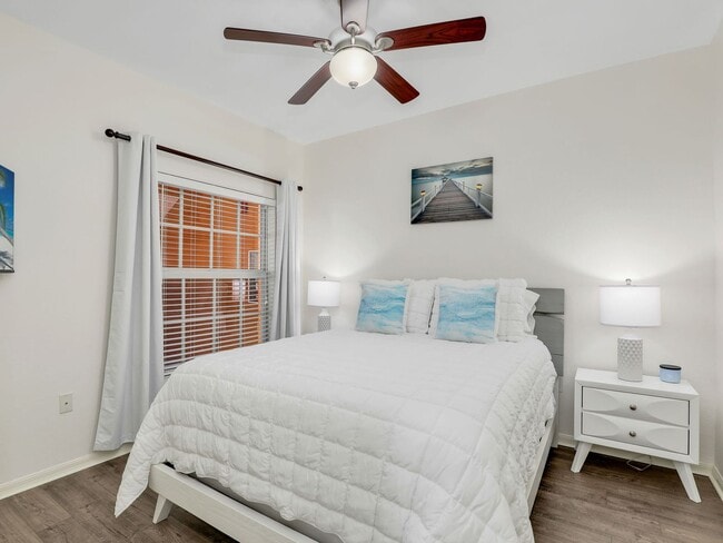 Building Photo - Seasonal 3-Bed Condo Rental in the Heart of Naples – AVAIL DEC/JAN, APRIL-FORWARD