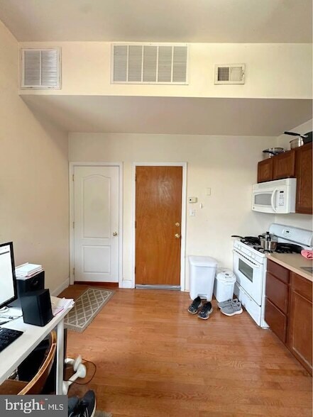 Building Photo - 3900 Terrace St