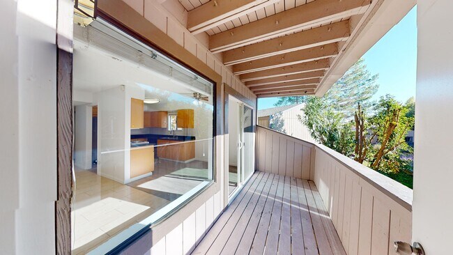 Building Photo - 33 Clay Ct