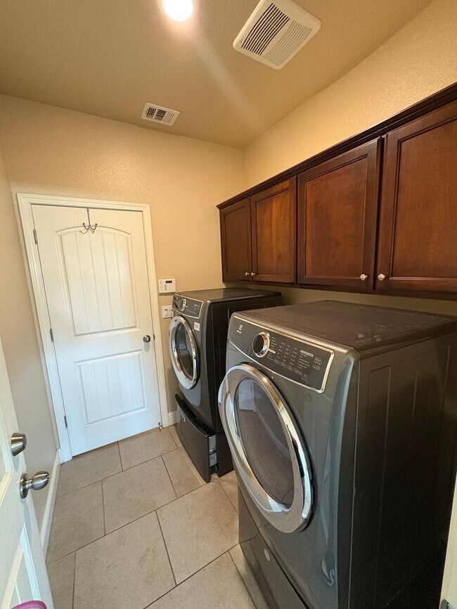 Building Photo - Lennar built home, coming soon!