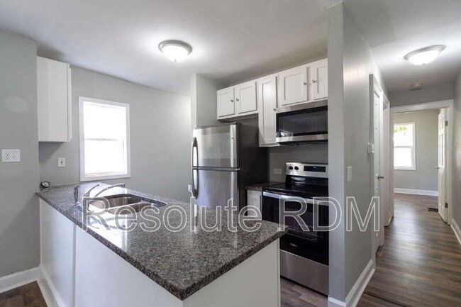 Building Photo - 419 N Beville Ave