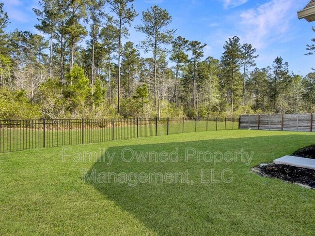 Building Photo - 208 Shortmarsh St