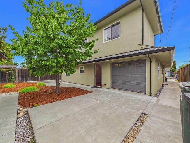 Building Photo - San Carlos home for rent plus studio in-law unit! $7,500