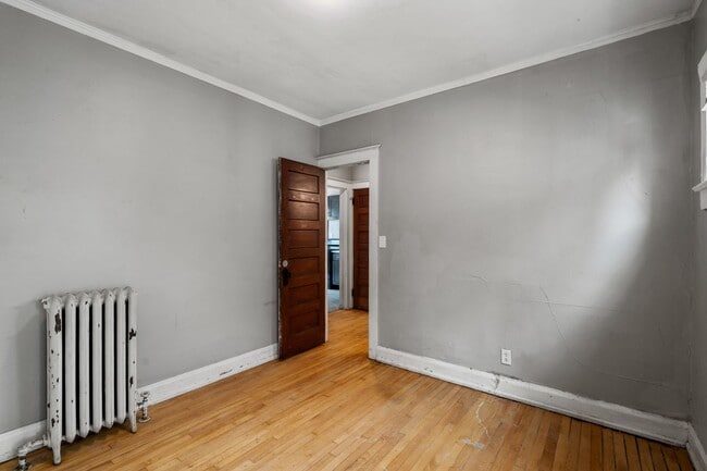 Building Photo - Maryland Upper steps to UWM