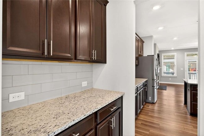 Building Photo - 3960 Redwood Dr