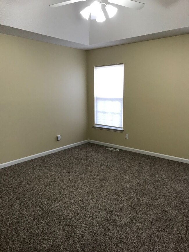 Building Photo - Newly Updated in Boiling Springs