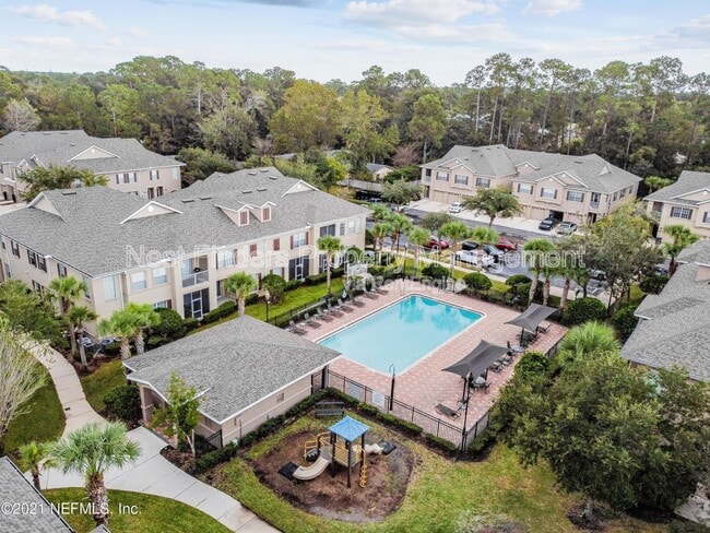 Building Photo - 9744 Summer Grove Way W