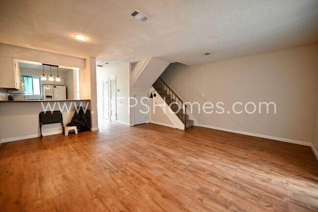 Building Photo - 206 Fourth St SE