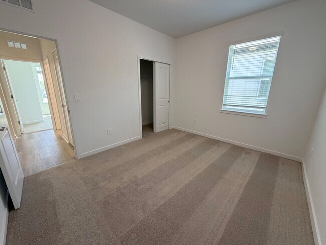 Building Photo - 3935 Big Sky Dr