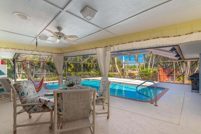 Building Photo - 2341 NW Bay Colony Ct