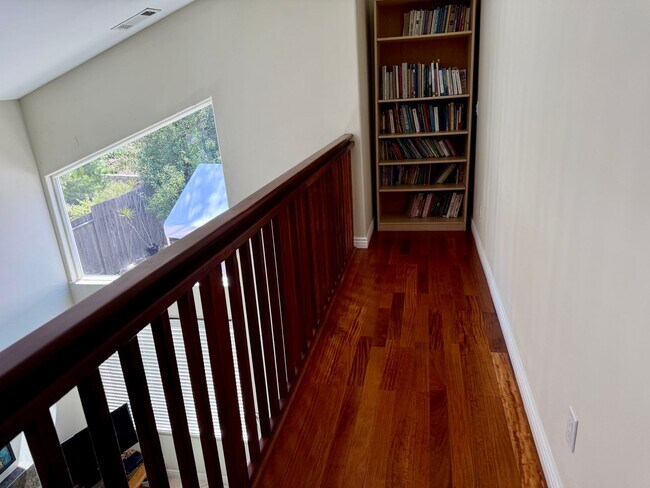 Building Photo - 9 Rooms  6 Bedroom 4 baths Granite Kitchen Executive Home For $5990