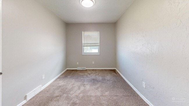 Building Photo - 630 Abbe Rd S