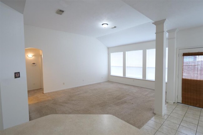 Building Photo - 3030 Sunchase Ct