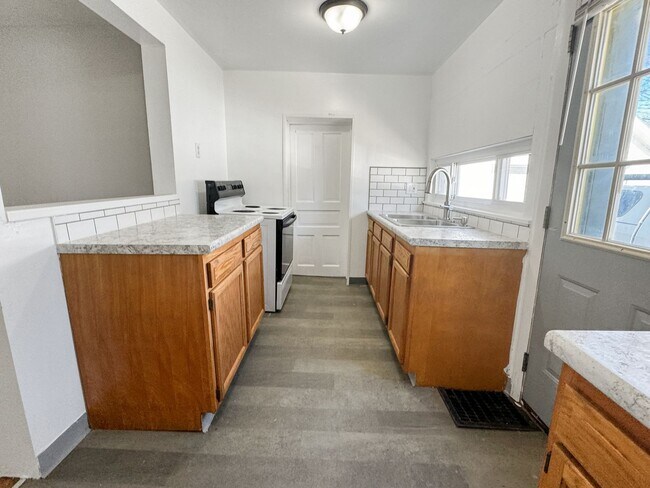 Building Photo - Own Your Own 3 Bedroom Home
