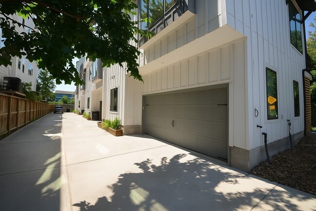 Building Photo - 1525 Weber St