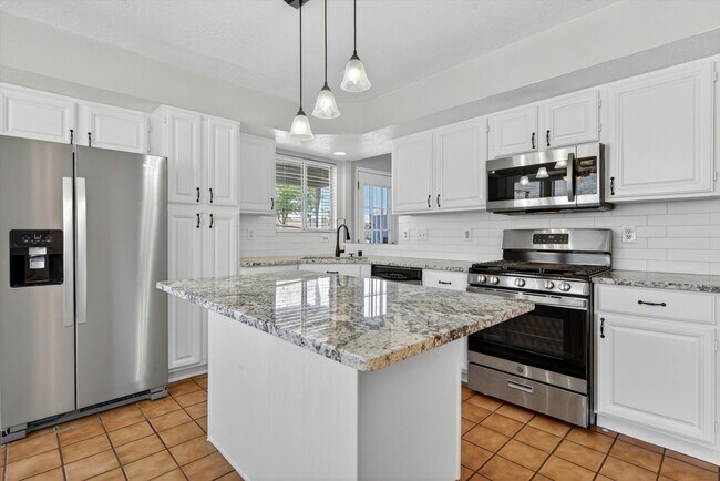 Building Photo - 2413 Agua Fria Dr NE