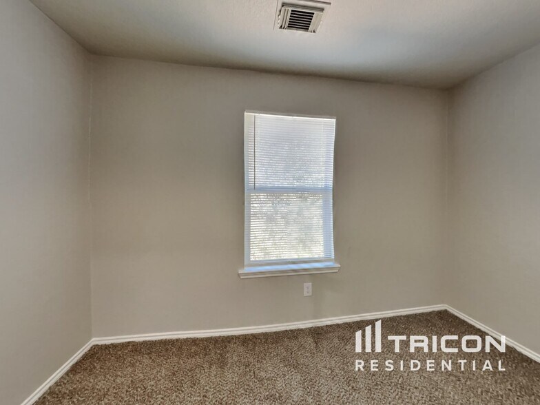 Building Photo - 12439 Sterlingstone Dr